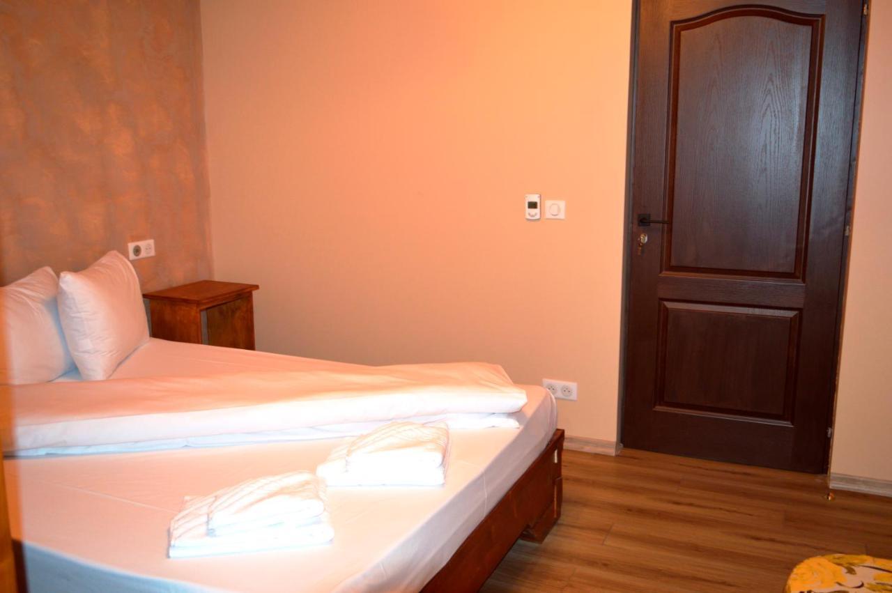 Casa Cu Magnolii Otel Poienile Izei Dış mekan fotoğraf